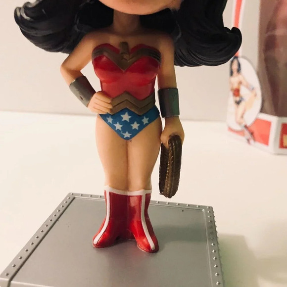 DC Universe Funko Wonder Women Wacky  Wobbler Bobble Head - Picture 11 of 16